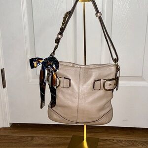 🎯NWT Coach Pebbled Leather Shoulder Bag in Light Beige with Dark Brown Strap